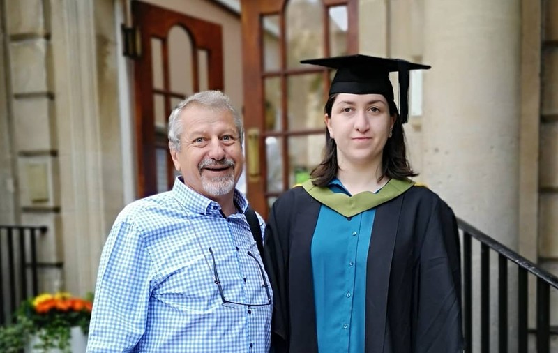 Zâmbete în familia lui Ion Marin. Fiica antrenorului a absolvit Facultatea de Psihologie în Marea Britanie