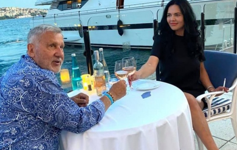Cum se înțeleg Ilie și Ioana Năstase după ce au fost la un pas de divorț. Bruneta a plecat în Turcia împreună cu o prietenă