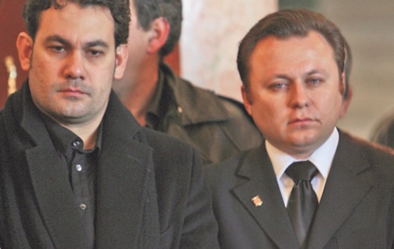 Ionuţ nu e fiul lui Ion Dolănescu?