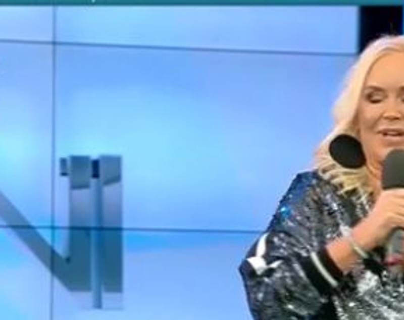 Ce are Vica Blochina în sutien. Nici prezentatorului TV nu i-a venit să creadă când a văzut | FOTO