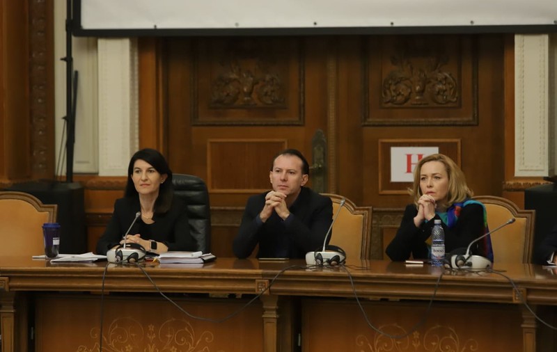 Trei dintre miniștrii lui Ludovic Orban au primit avize negative în comisii. Premierul desemnat îi susţine în continuare