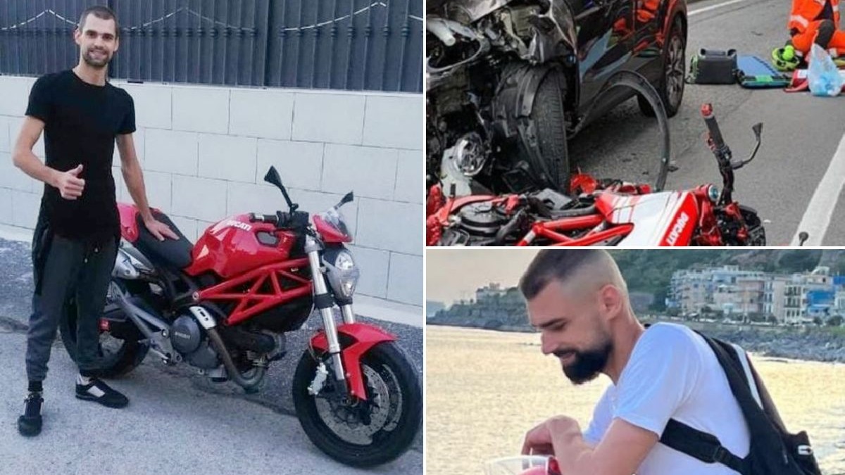 Colaj din trei fotografii: un bărbat cu barbă tunsă și păr scurt, îmbrăcat cu un tricou și pantaloni negri, stând lângă o motocicletă Ducati roșie pe o suprafață de beton. În dreapta sus se vede o motocicletă avariată cu piese rupte, iar în dreapta jos este același bărbat fotografiat din profil, zâmbind, pe fundalul unei plaje.