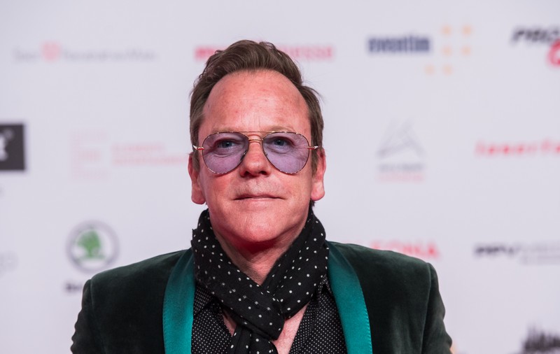 Kiefer Sutherland, rănit după ce a căzut pe scara unui autobuz