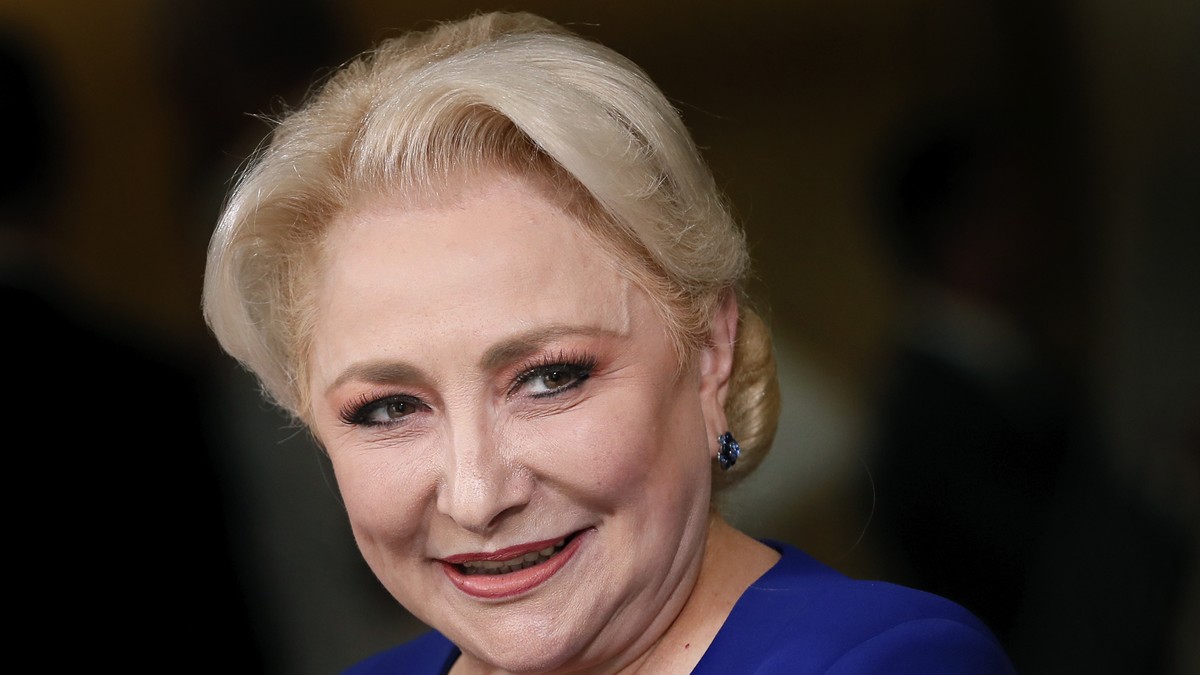 Viorca Dăncilă: "Nu cred că dl. Iohannis a purtat cască în ureche"