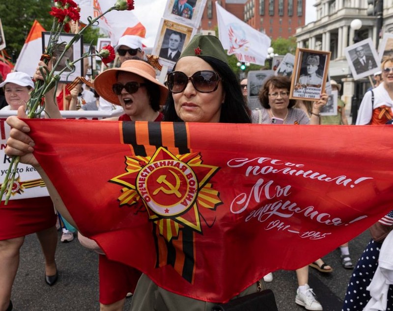 Marș pro-rus „Regimentul Nemuritor” organizat la Washington pentru prima dată după 6 ani. Proteste ucrainene