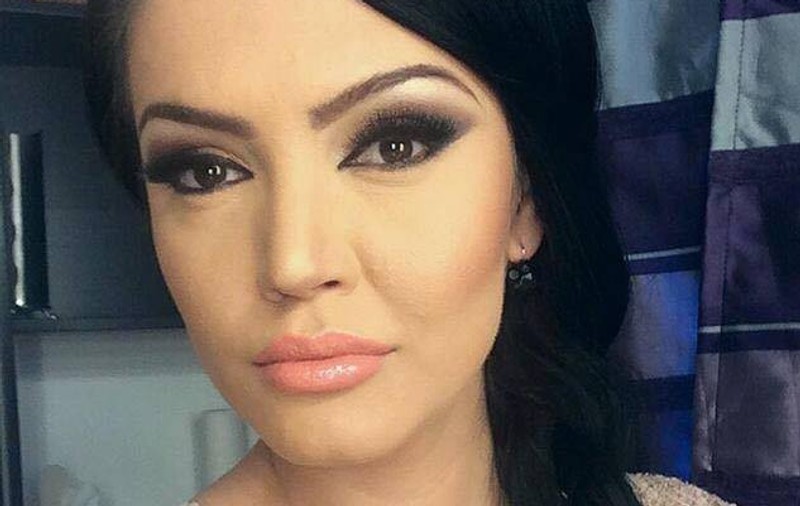 Andreea Mantea s-a făcut creață. Cum arată focoasa brunetă acum