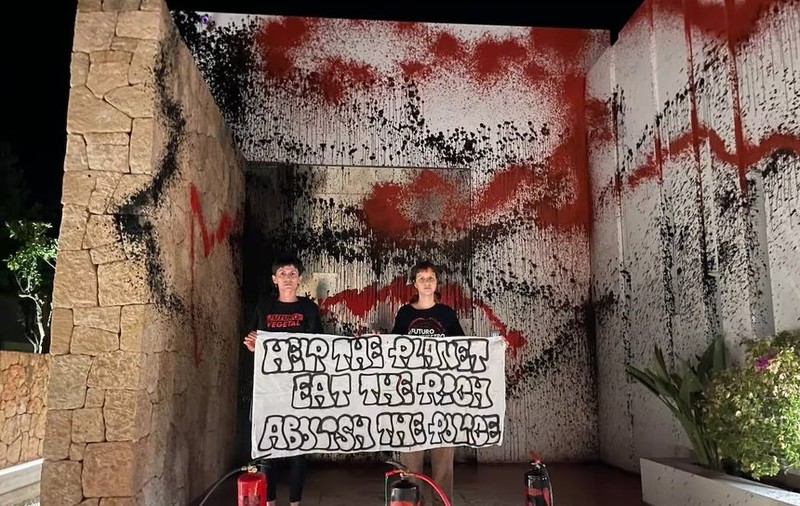 Vila lui Lionel Messi din Ibiza, vandalizată de activiștii de mediu. „Mănâncă-i pe bogați”