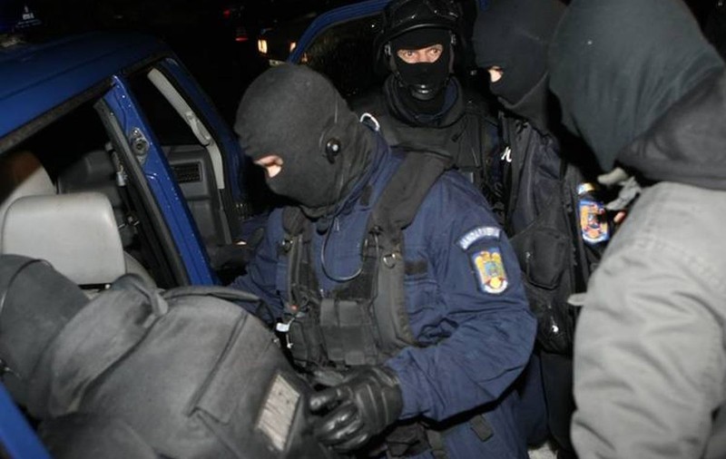 VIDEO | Interlopi din clanul Sportivilor, reținuți într-un dosar de camătă și șantaj  într-o operațiune de proporții. 386 de descinderi în toată țara