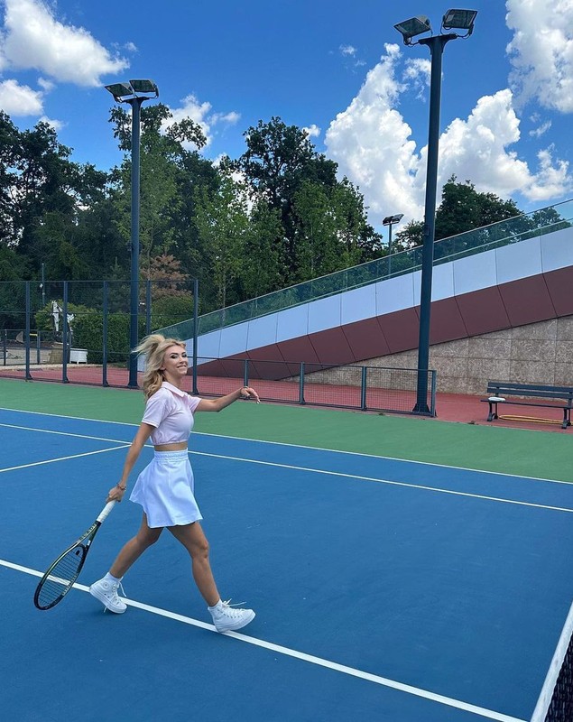 Andreea Bălan ia lecții de tenis de la iubitul ei. Artista radiază de fericire alături de Victor Vlad Cornea