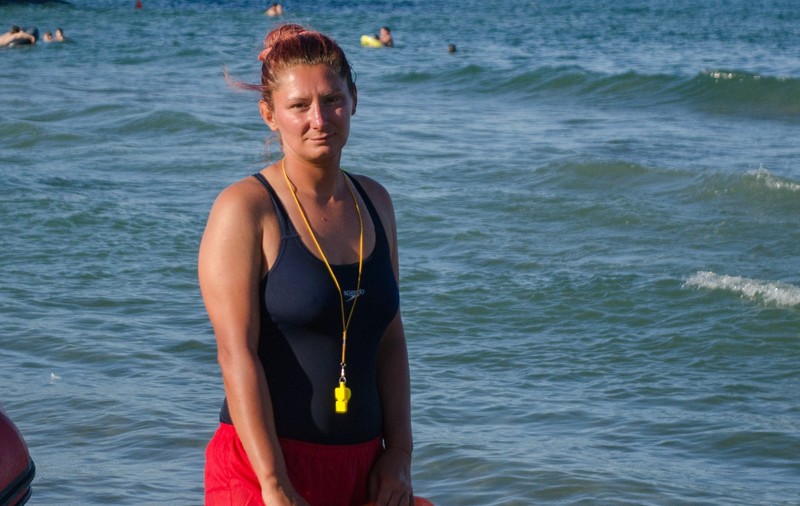 Criză de «salvatoare» pe litoral! Ea e singura fată - salvamar din Mamaia