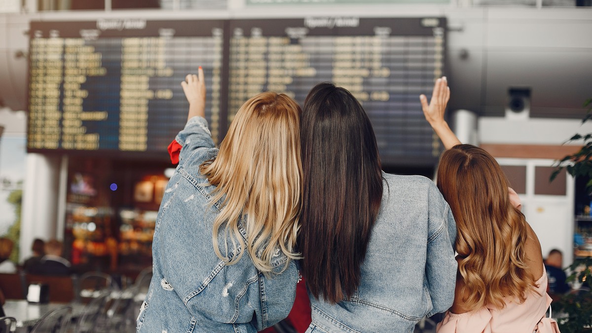 Aeroporturile devin pline până la refuz în sezonul estival. Foto: magnific.com