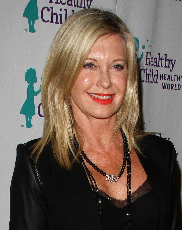 Olivia Newton-John a fost diagnosticată cu cancer a treia oară. Se tratează cu cannabis | FOTO