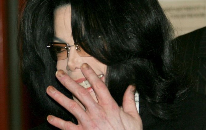 O altă farmacie percheziţionată, în cazul morţii lui Michael Jackson