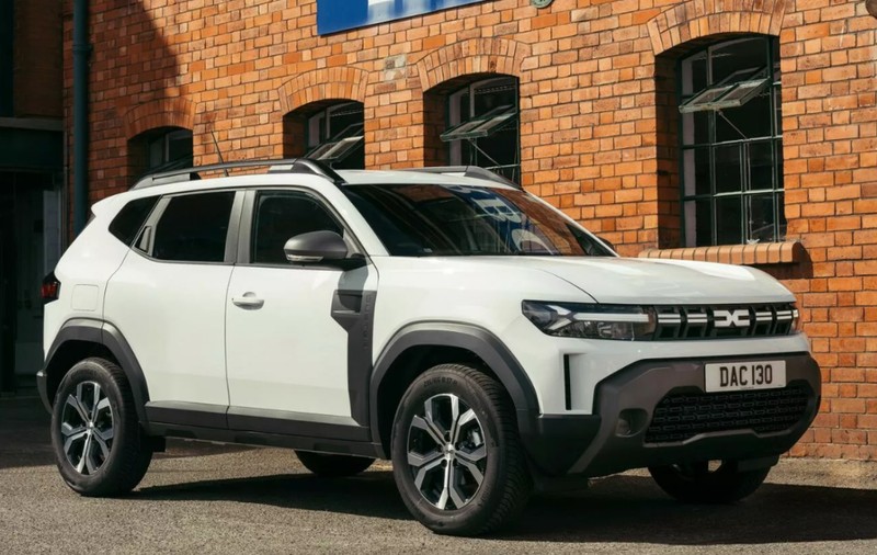 Noul Duster cu volan pe dreapta, model Dacia care se vinde doar în Marea Britanie și e mai ieftin ca orice alt SUV