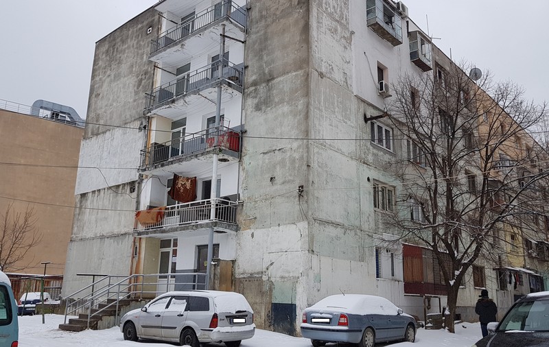 #salvatipipera | VIDEO. Cartierul contrastelor: cum se văd clădirile de sticlă din blocurile de nefamiliști. ”Noi am vrea doar apă caldă...”
