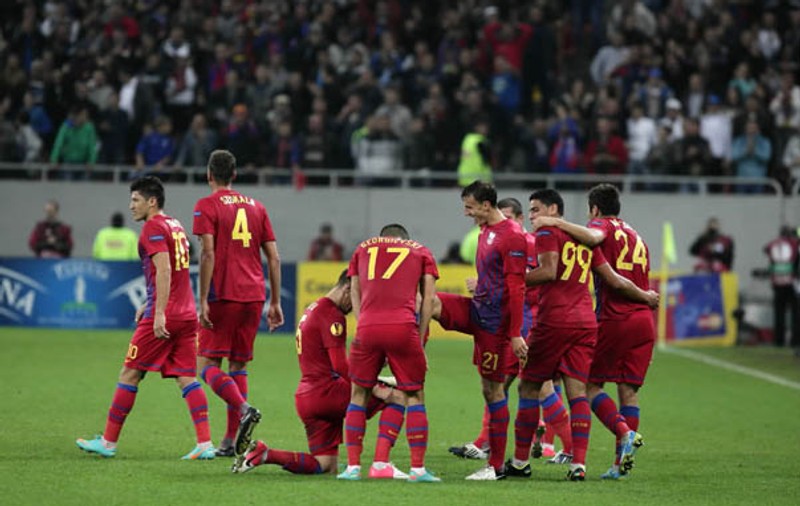 Iureş roş-albastru! Steaua a câştigat (2-0) disputa cu Molde şi e lider în grupa E a Ligii Europa