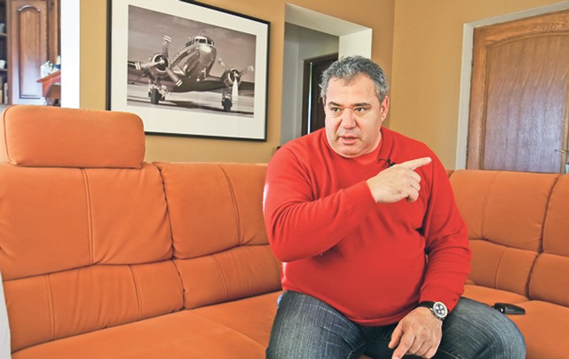 Pentru că, acum mai bine de un an, ar fi împuşcat un câine, pilotul Adrian Iovan a ajuns pe mâna procurorilor