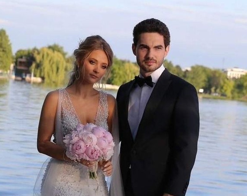 Oana Matache și iubitul ei, prima apariție la un eveniment, după ce artista a divorțat de tatăl copiilor ei. Ținuta ei a atras atenția tuturor