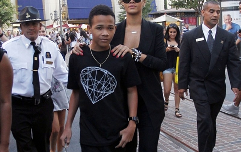 Foto | Cât de mămoasă e Rihanna cu frățiorul ei!