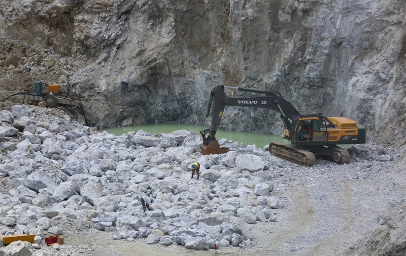 Iranul susține că a descoperit un zăcământ uriaș de litiu. Metalul este esențial pentru fabricarea bateriilor