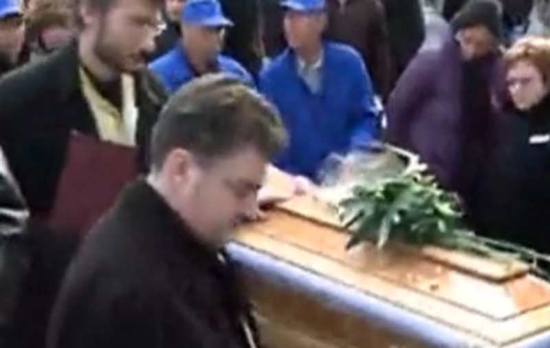 Mica, îngropată în aplauzele celor care au îndrăgit-o 