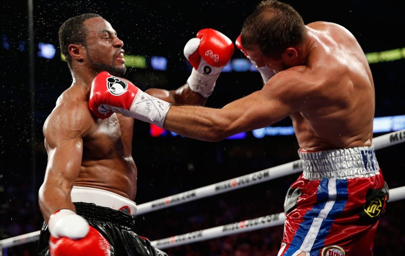 Sergey Kovalev l-a îngenunchiat pe Jean Pascal! Rusul tinde să devină un ”Klitschko” al semigreilor