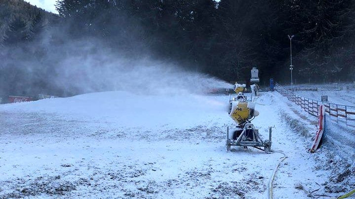 Nu se schiază în Poiana Brașov din lipsa zăpezii. Se deschide însă pârtia de săniuș, de la 1 decembrie