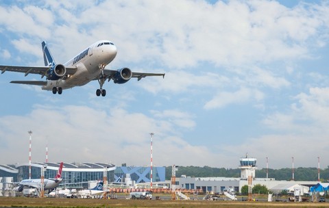 Un avion TAROM decolează aeroport Otopeni