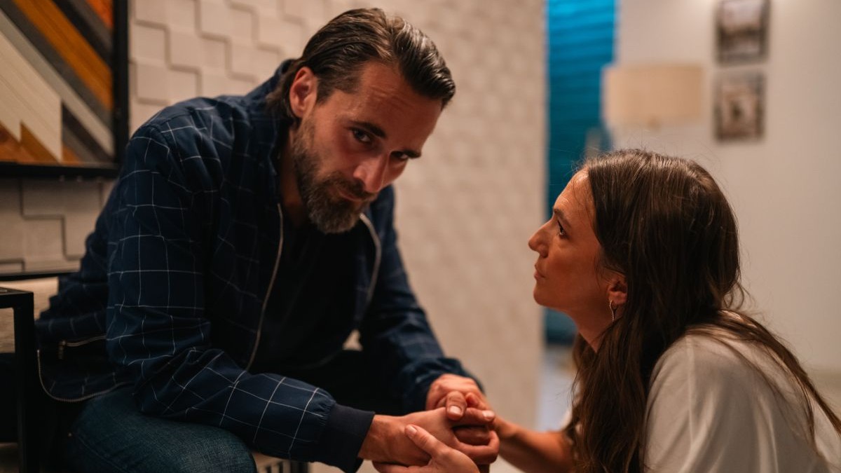Adela Popescu și Șerban Gomoi în serialul „Fără urmă”, difuzat de PRO TV și VOYO