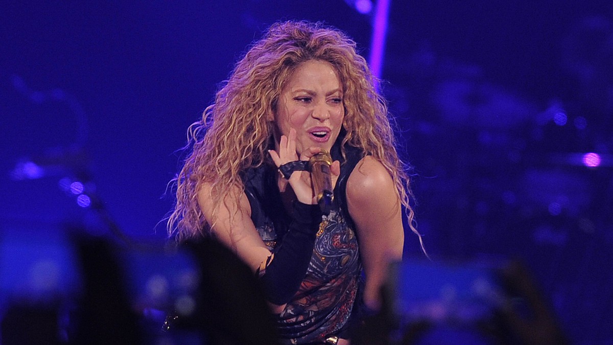 Mesajul transmis de Shakira după moartea fostului președinte Fernando de la Rua. Artista s-a iubit 10 ani cu fiul liderului argentinian
