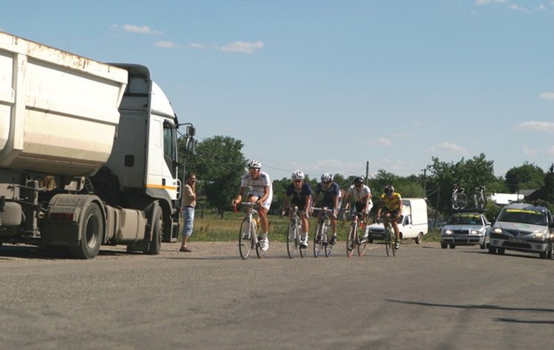 Foto | Turul României a ajuns la Botoşani, iar românul Andrei Nechita şi-a păstrat tricoul galben