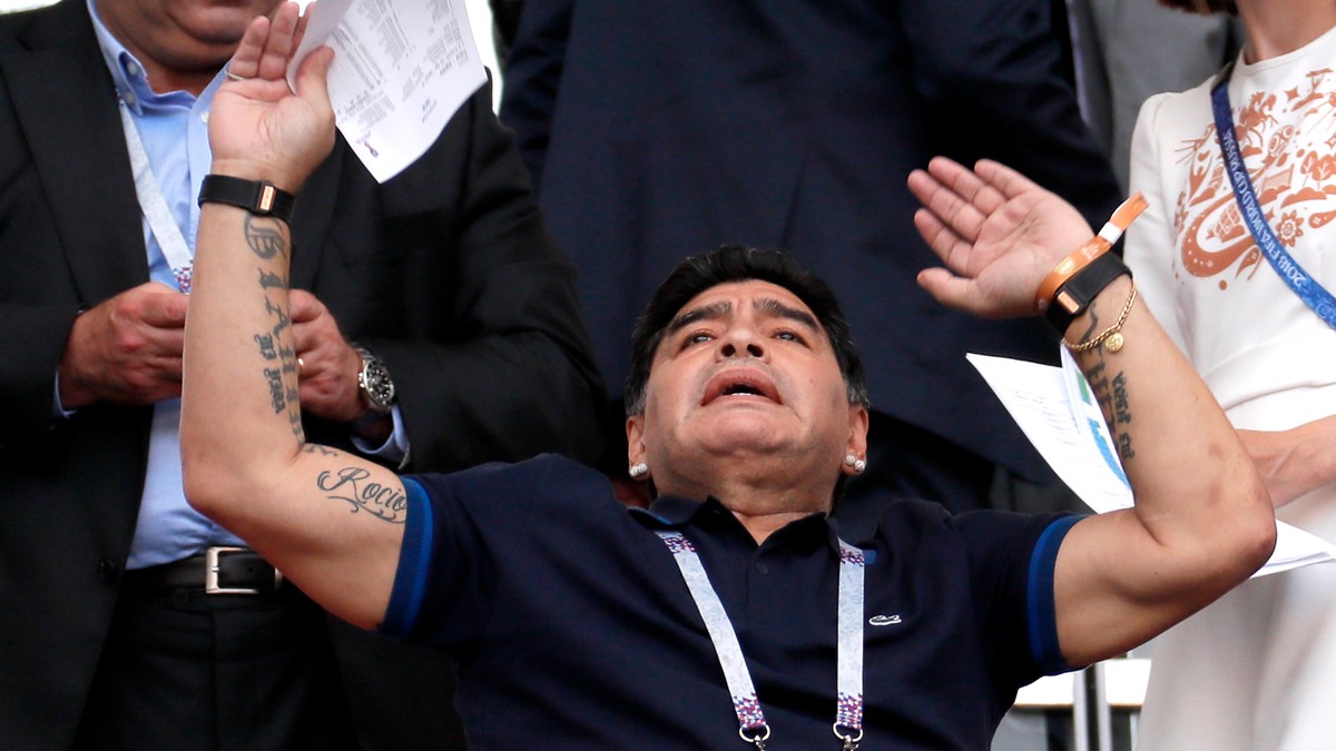 Diego Maradona a ajuns din nou pe un pat de spital. A suferit o hemoragie gastrică