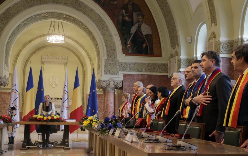 VIDEO / Guvernul Dăncilă, în şedinţă solemnă la Alba Iulia. "Cel mai emoționant moment al mandatului"