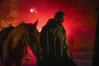 Călăria îl menține cât de cât stabil psihic / Foto: Lionsgate