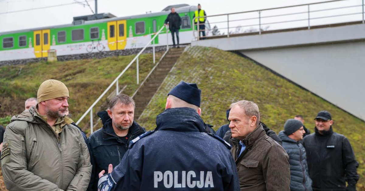Premierul polonez afirmă că avaria adusă unei importante linii feroviare interurbane a fost un act de sabotaj