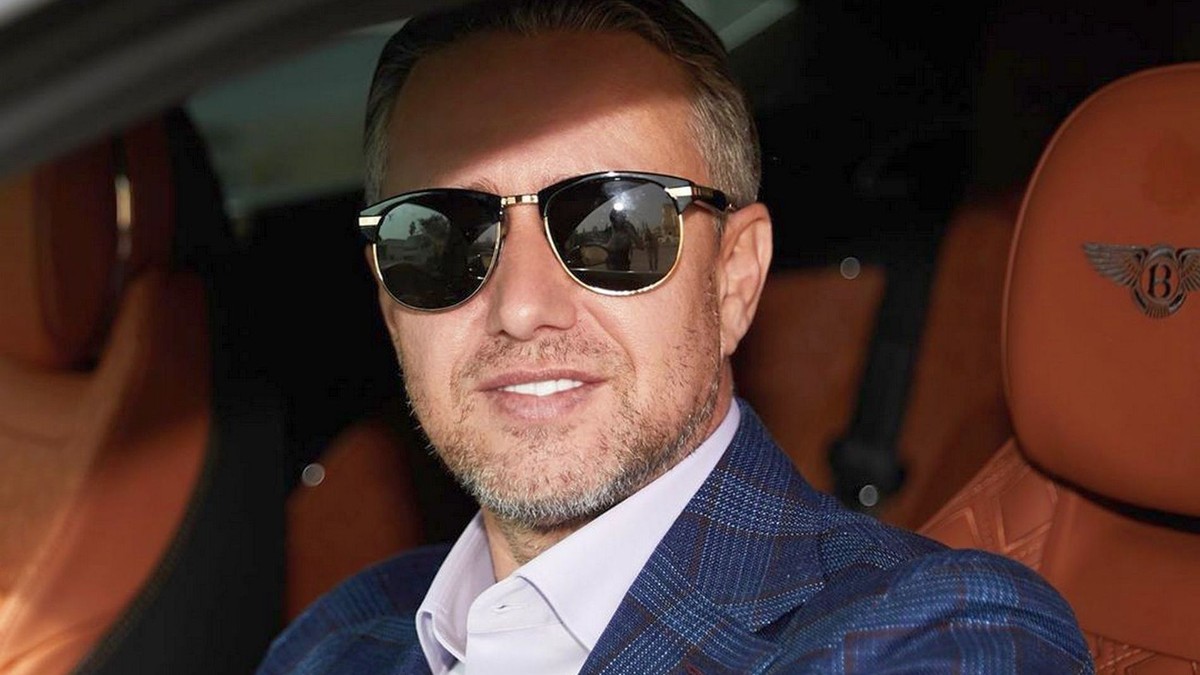 De ce nu vrea să plece Reghecampf din Dubai
