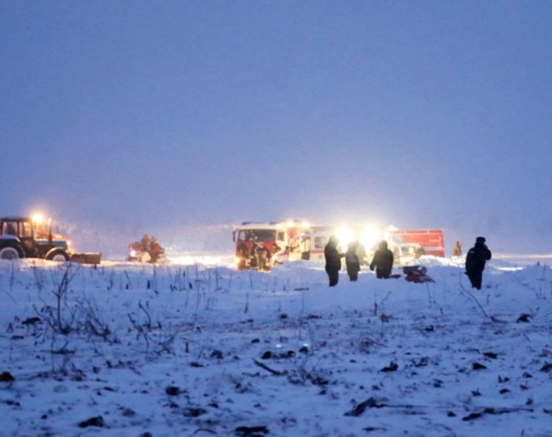 UPDATE | Un avion cu 71 de persoane la bord s-a prăbușit lângă Moscova. Trei copii şi trei cetăţeni străini, printre victime