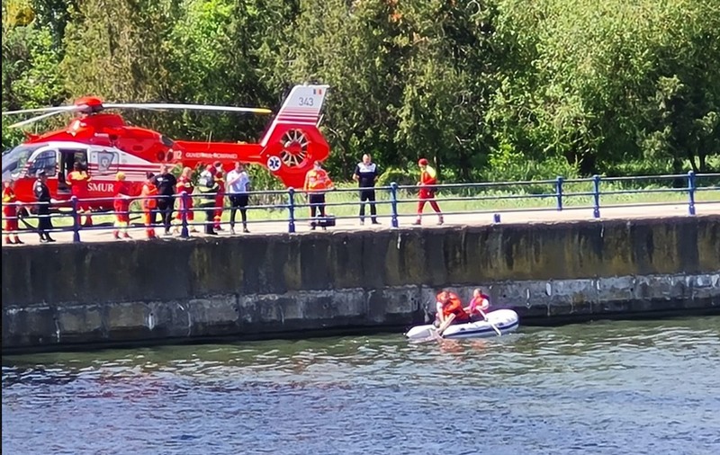 Femeia căzută în canalul Dunăre-Marea Neagră, la Medgidia, găsită și resuscitată. Starea ei este critică