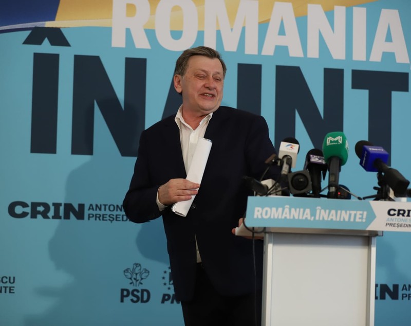 Cum arată declarația dată de Crin Antonescu la Securitate și ce a scris despre un prieten în 1988