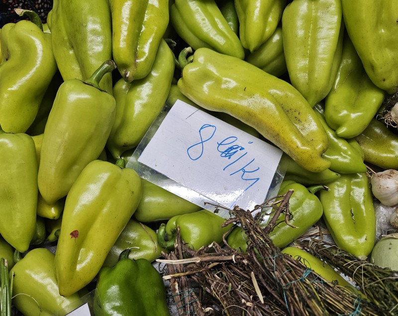 Experiment Libertatea. Cum sunt preţurile la alimente în Bulgaria faţă de România, în pieţe şi la hipermarket. Marile surprize de la raft