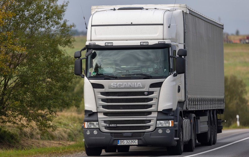 O companie de transporturi a dat vina pe calitatea proastă a TIR-urilor Scania pentru intrarea în faliment: „Cedează motoarele”