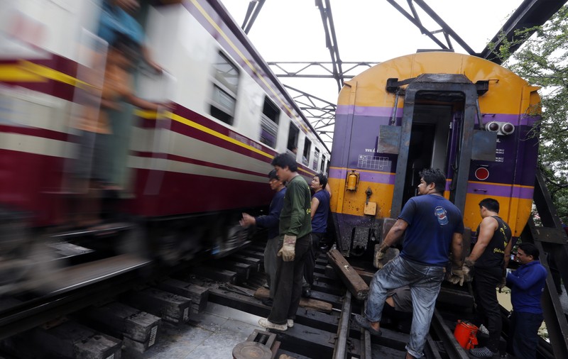 O femeie din Bangkok a murit în timp ce încerca să-și facă un selfie pe calea ferată