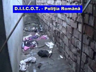 Capturi video din înregistrările autorităților în care putem vedea condițiile mizere în care erau ținuți sclavii