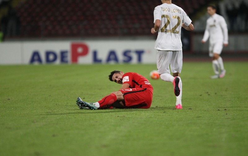 ACS Poli - Dinamo 1-2. Steliano Filip s-a ales cu o tăietură groaznică. Foto în articol!