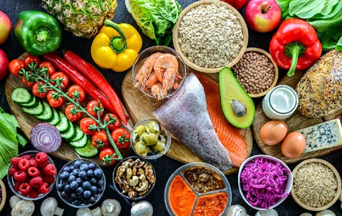 Produse alimentare care reprezintă o dietă echilibrată.