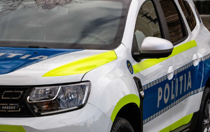 O fată de 18 ani le-a cerut ajutor angajaților de la o benzinărie din Brașov pentru a scăpa de fostul iubit