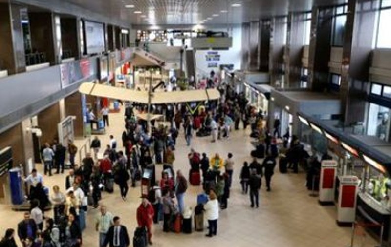 Primele măsuri luate la aeroportul Otopeni. Ce vor trebui să facă pasagerii care se întorc din Italia, din zonele cu focar de coronavirus