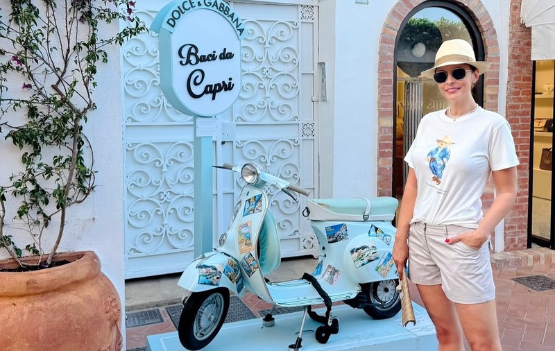 Andreea Marin a atras toate privirile pe o plajă din insula Capri. Cum s-a pozat vedeta. „Am filmat, am fotografiat, am zâmbit cu inima plină”