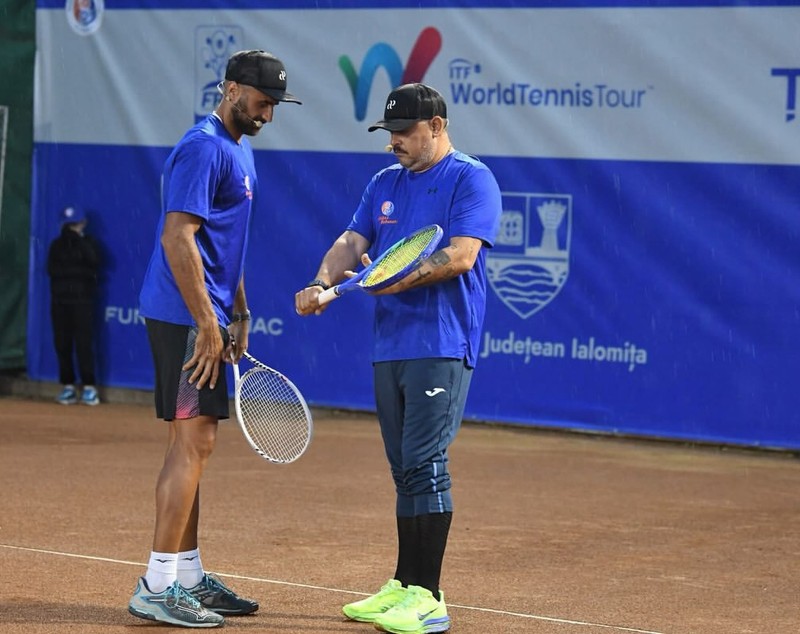 Mihai Bobonete și Horia Brenciu au jucat tenis pe ploaie pentru a ajuta un copil bolnav