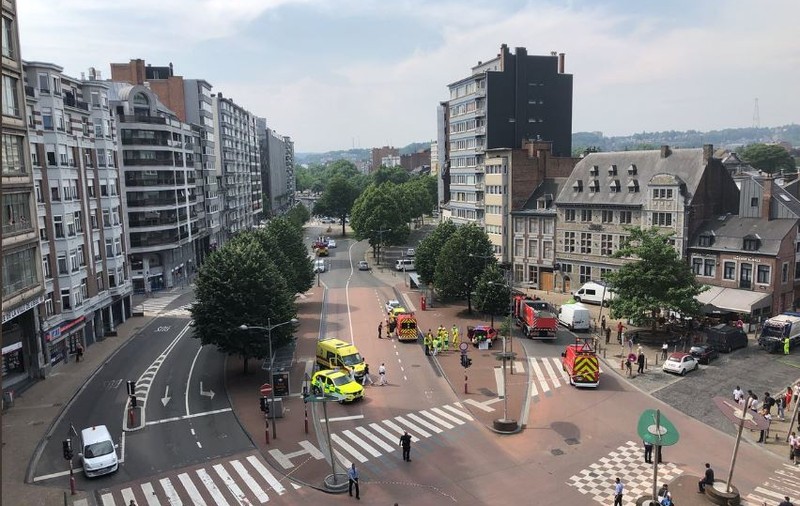 Atac armat la Liege. Un bărbat a înjunghiat mortal doi polițiști și a împușcat un șofer